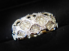 ①お直しする前のデザインは、メレダイヤが沢山入ったリングで72石ありました。